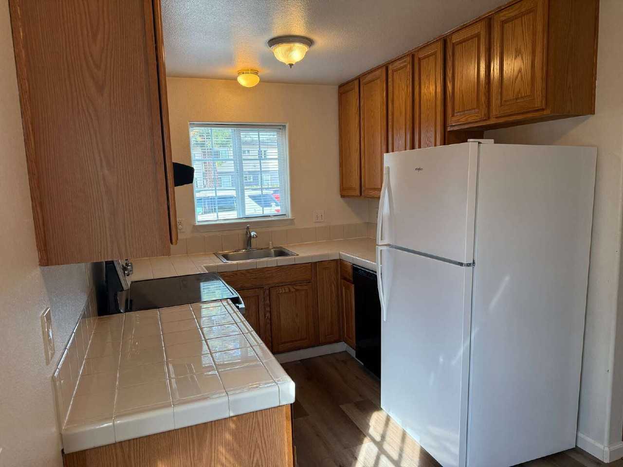 930 Ravenscourt Ave #3 - Photo 5 of 11