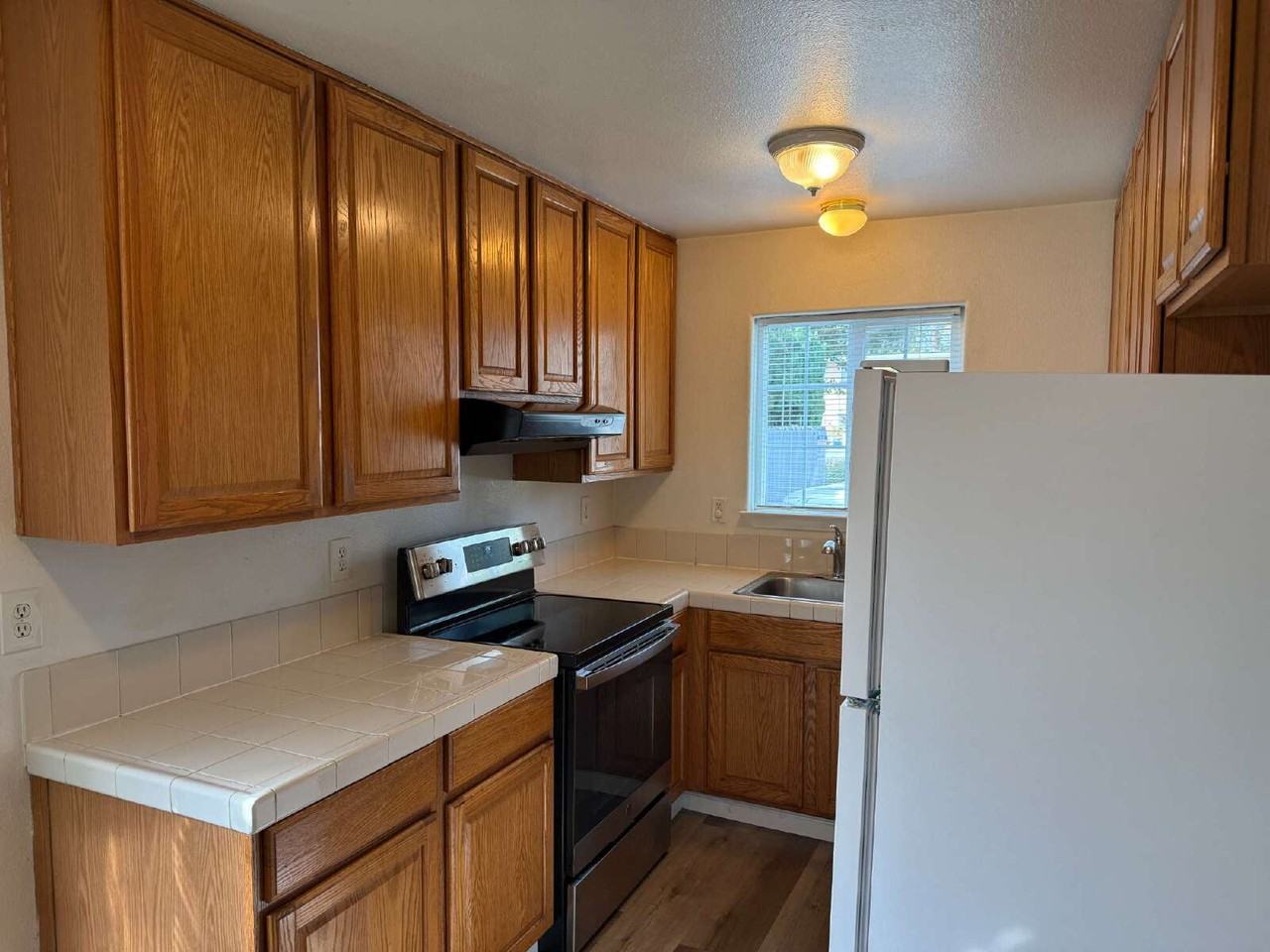930 Ravenscourt Ave #3 - Photo 6 of 11