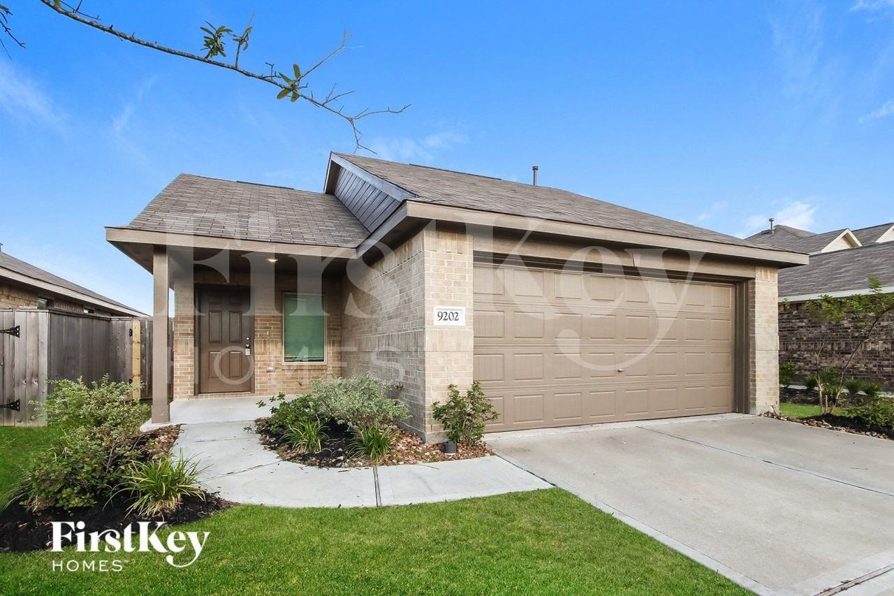 9202 Burnet Fields Dr - Photo 2 of 20