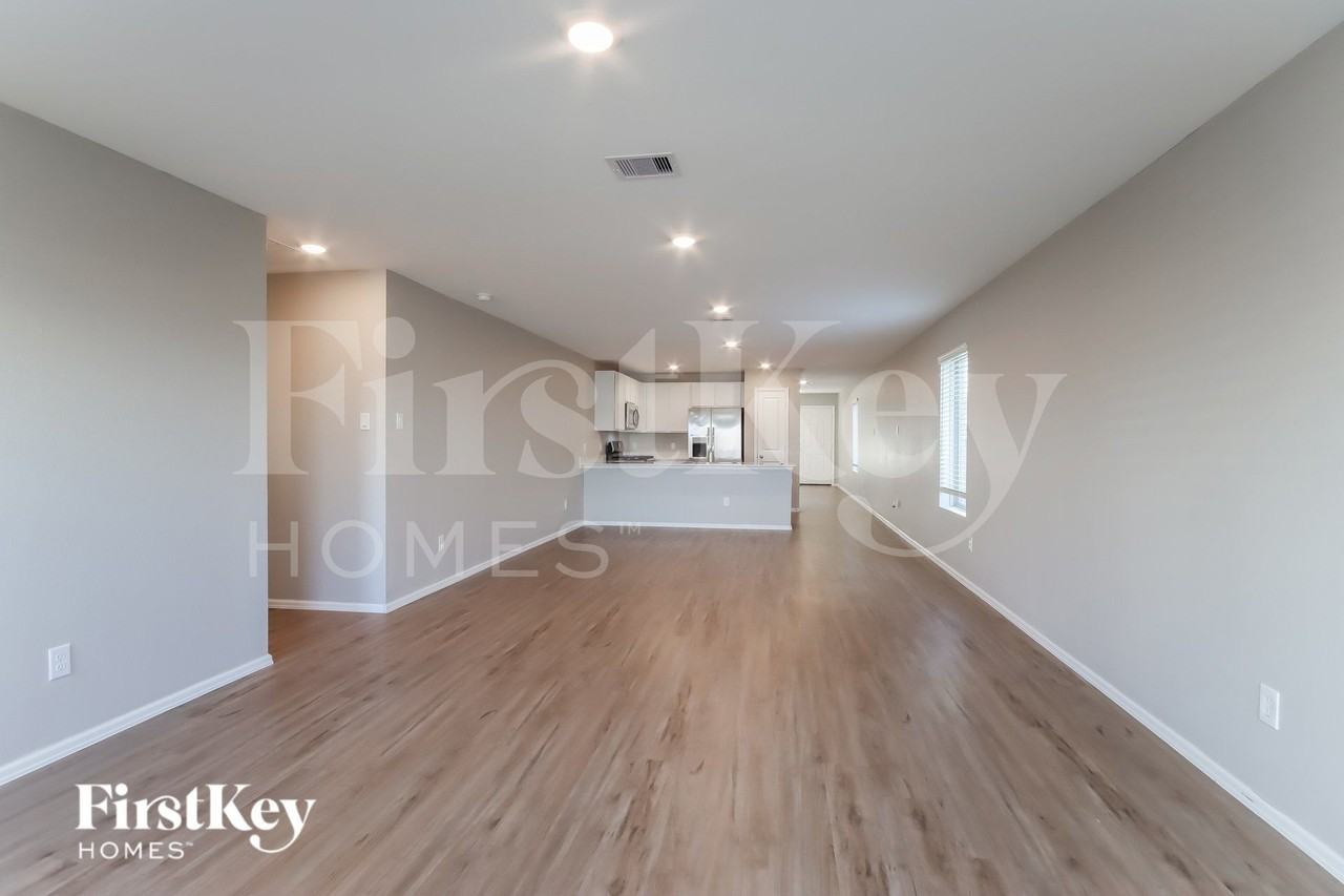 9202 Burnet Fields Dr - Photo 5 of 20