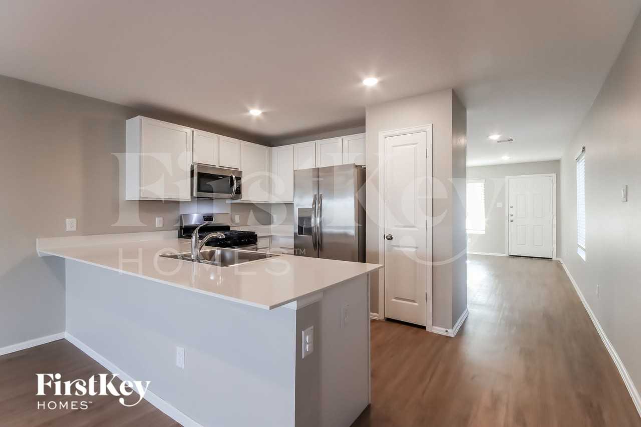 9202 Burnet Fields Dr - Photo 6 of 20