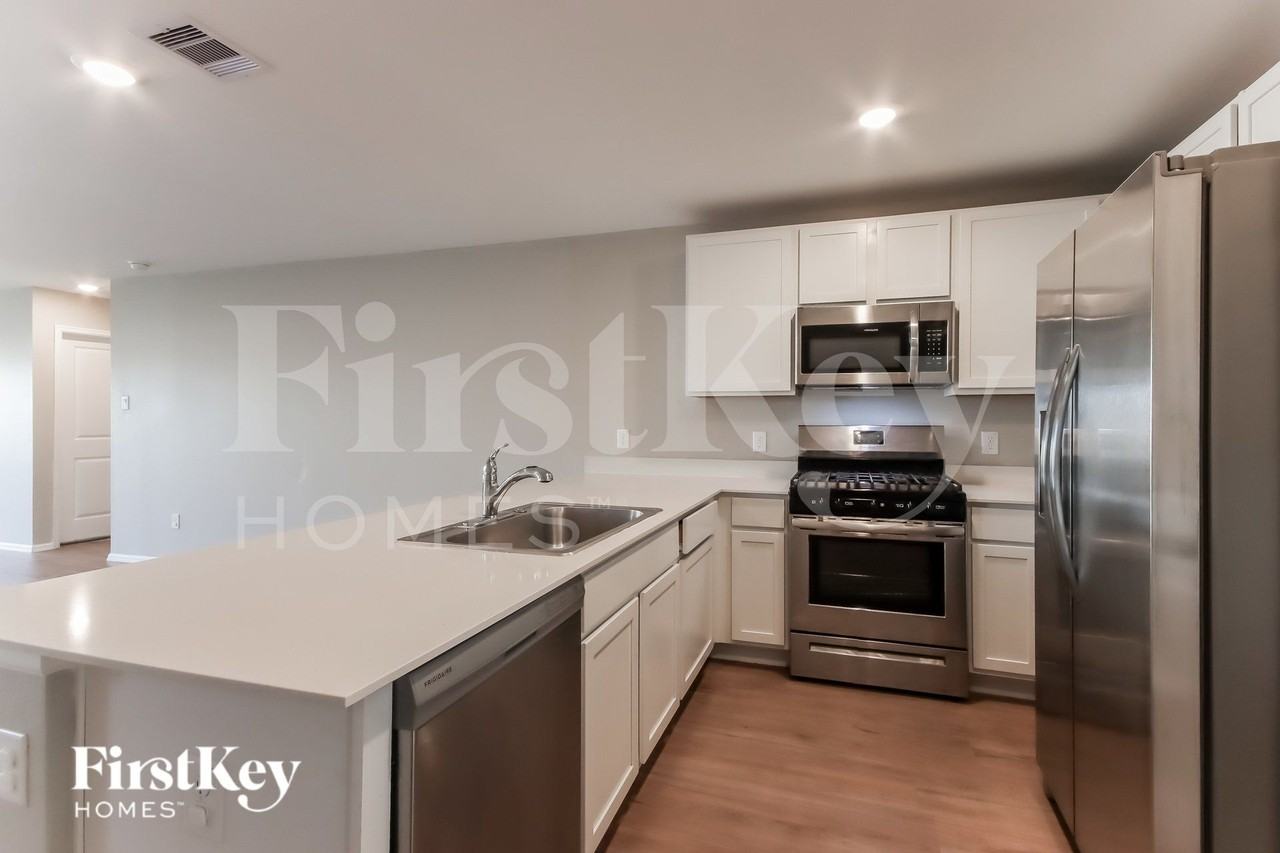 9202 Burnet Fields Dr - Photo 7 of 20