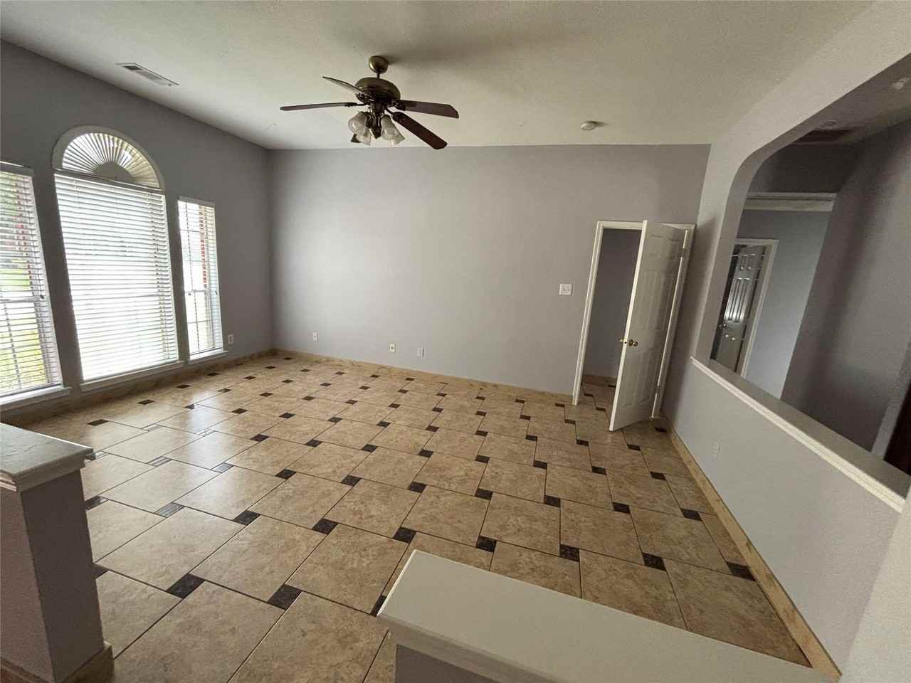 14310 Cypress Green Dr - Photo 3 of 15