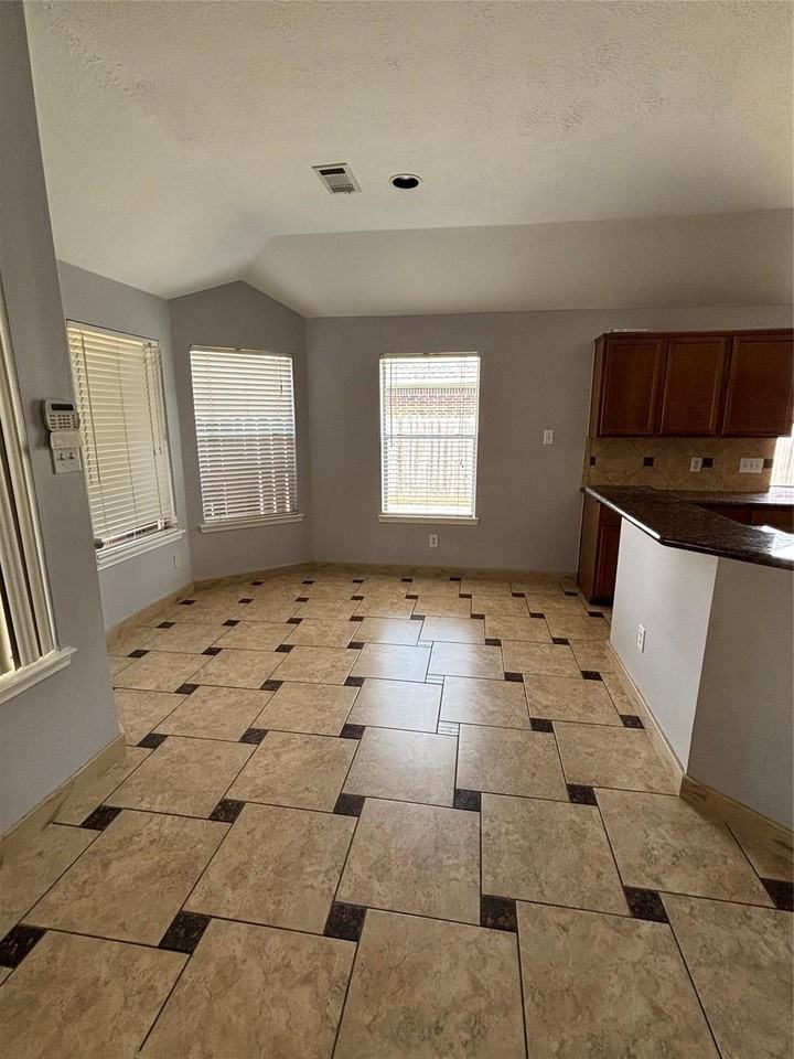 14310 Cypress Green Dr - Photo 5 of 15