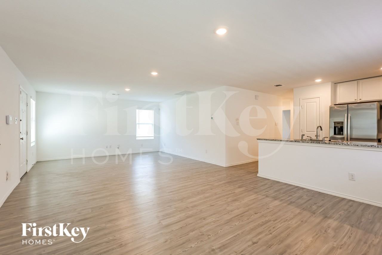 1339 White Willow - Photo 6 of 19