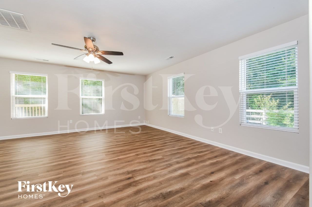 138 Arrowhead Dr - Photo 3 of 19