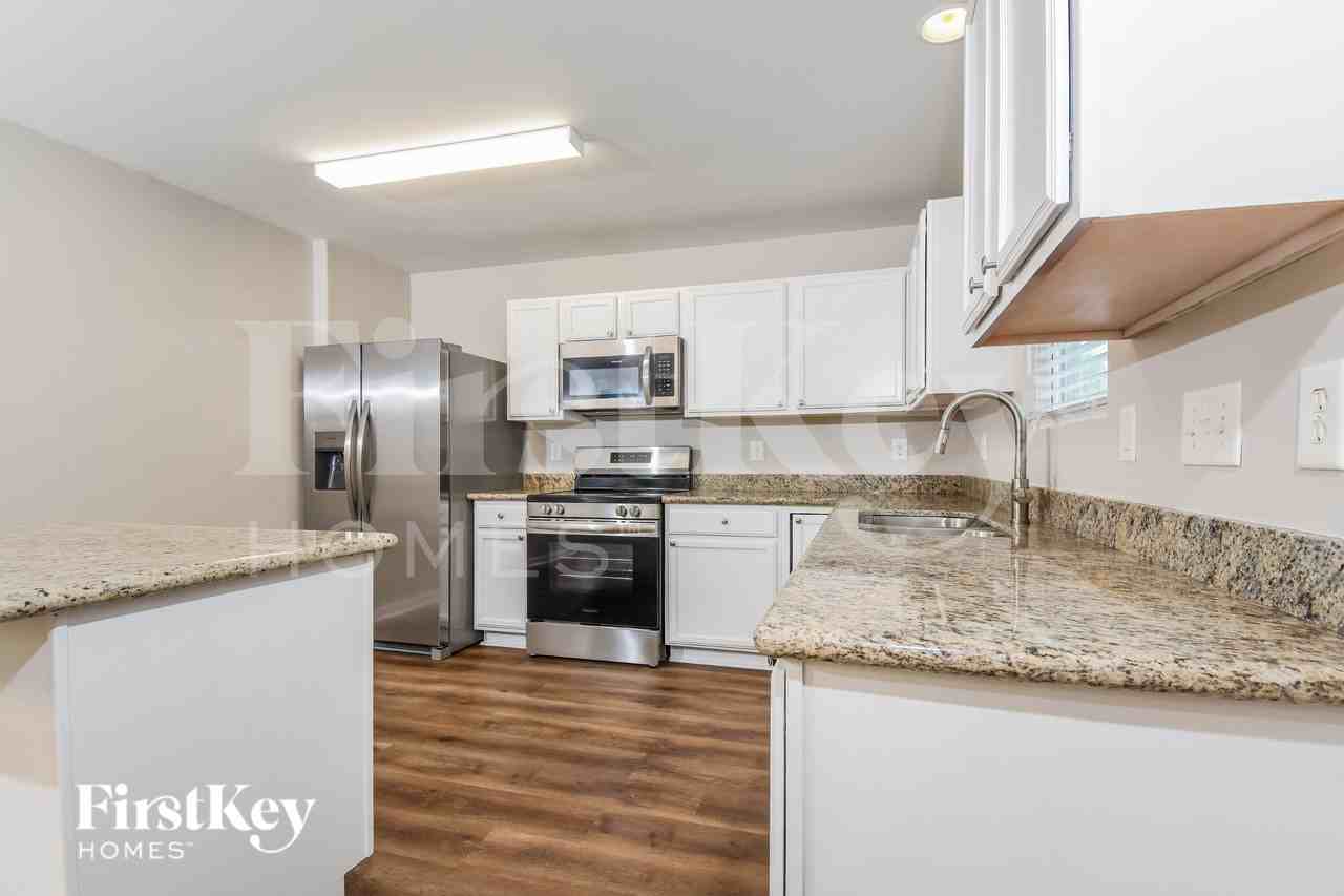 138 Arrowhead Dr - Photo 7 of 19