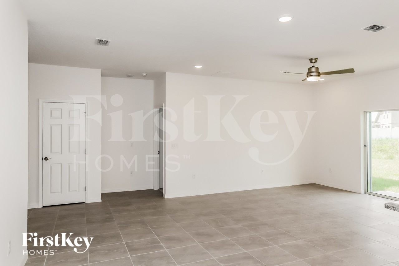1144 Spokane Pt - Photo 3 of 22