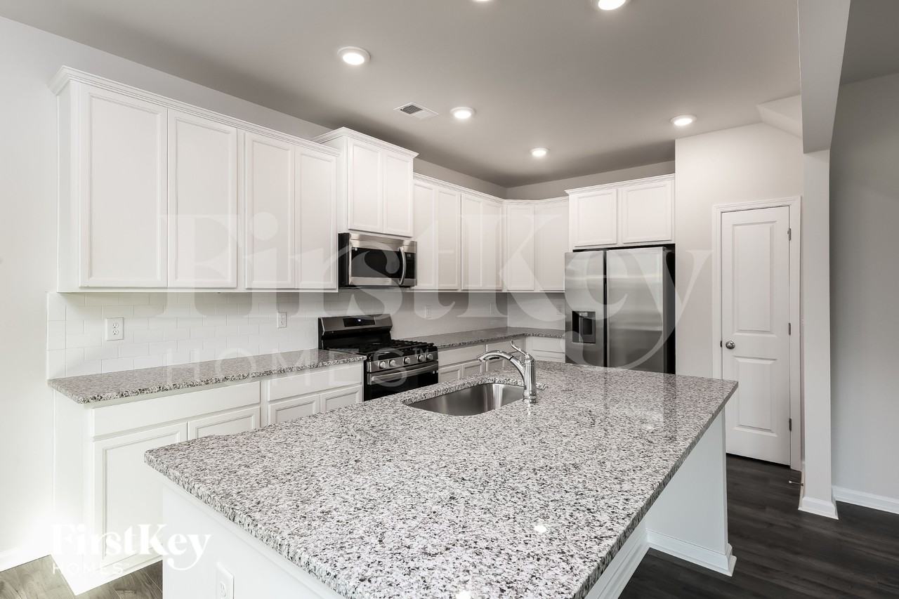 705 Ridgemoor Trl - Photo 7 of 15