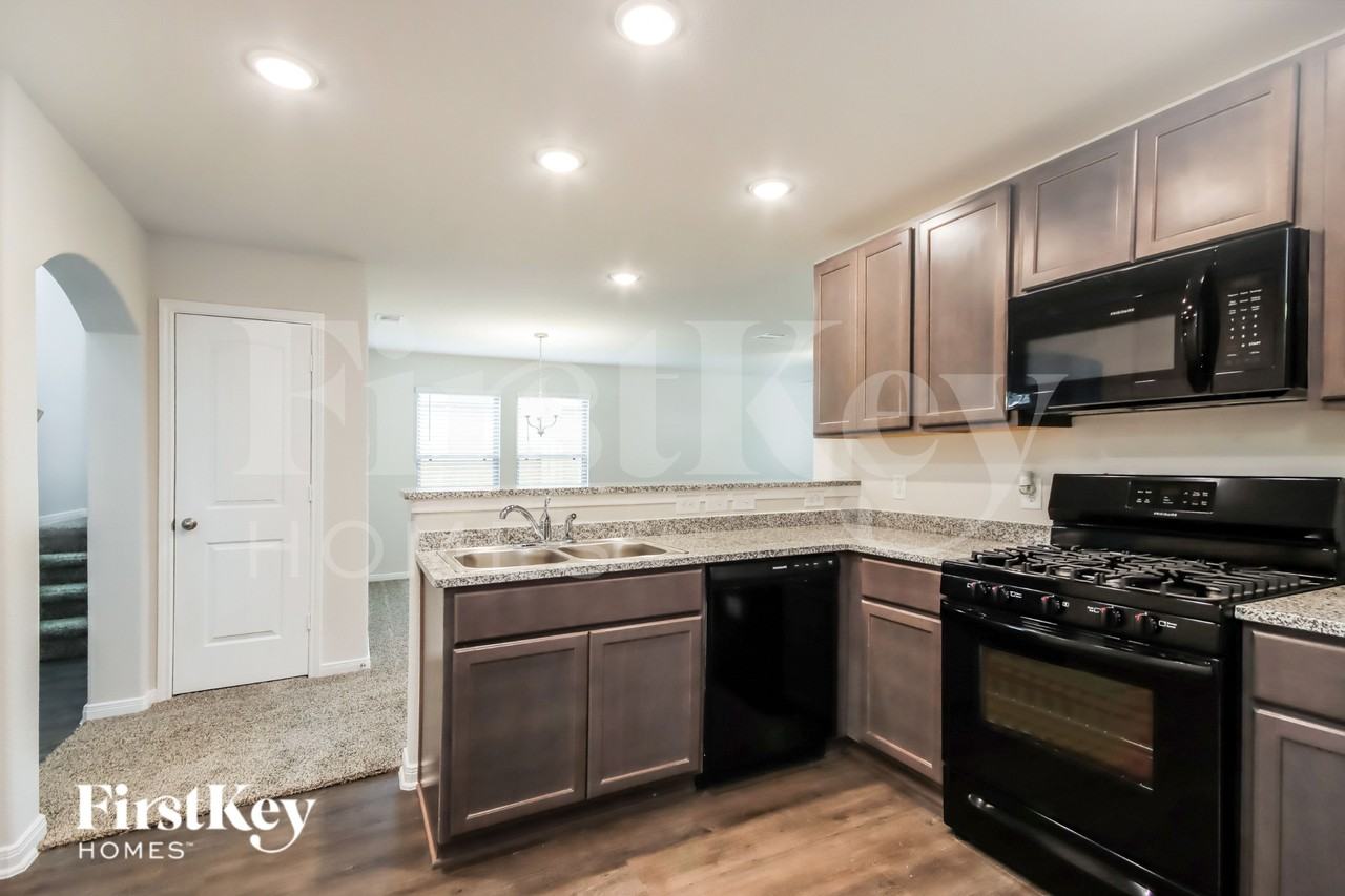 25582 Roy Rogers Rd - Photo 6 of 16