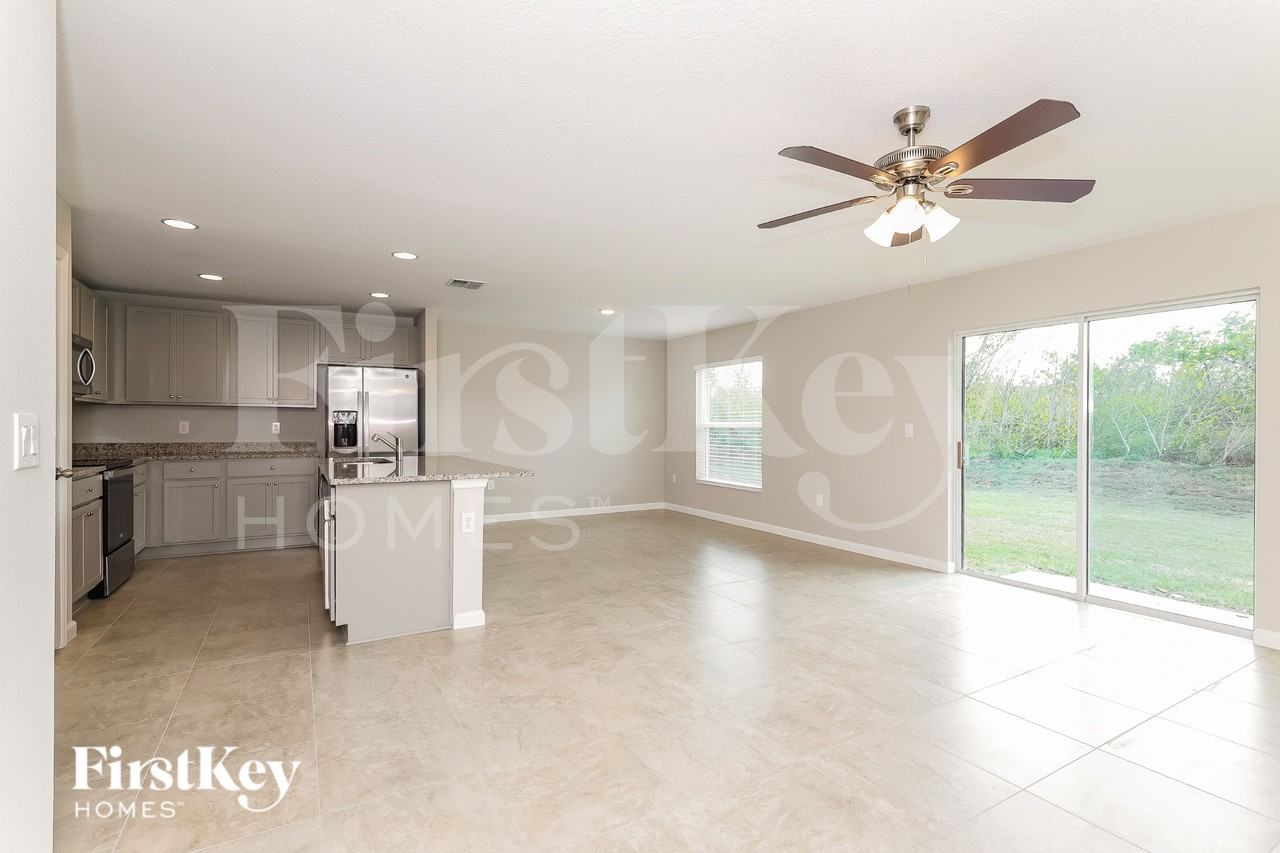 228 Southern Breeze Loop - Photo 3 of 16