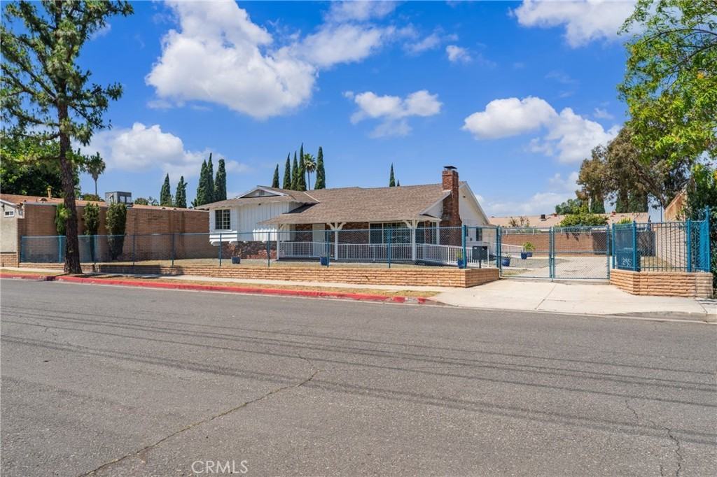 1345 Jellick Ave - Photo 2 of 50
