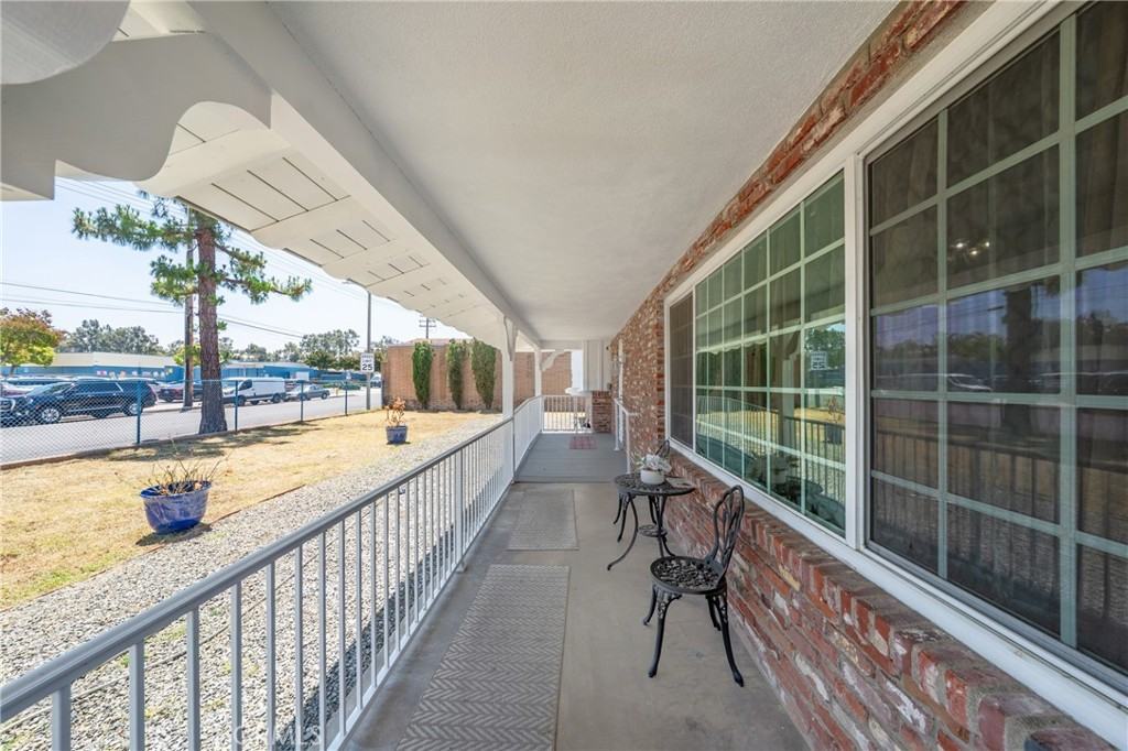 1345 Jellick Ave - Photo 3 of 50