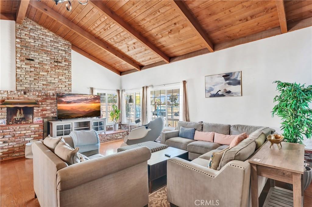 1345 Jellick Ave - Photo 7 of 50