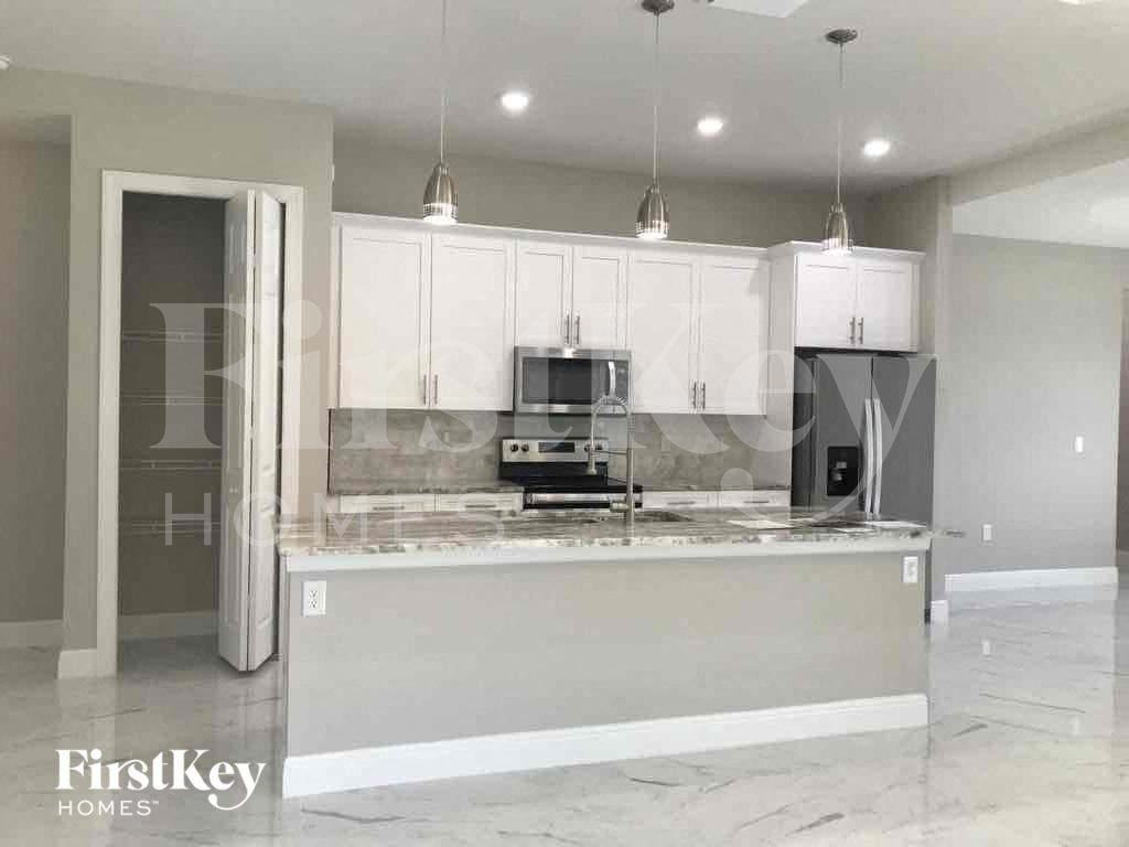 3201 40th St Sw - Photo 5 of 11
