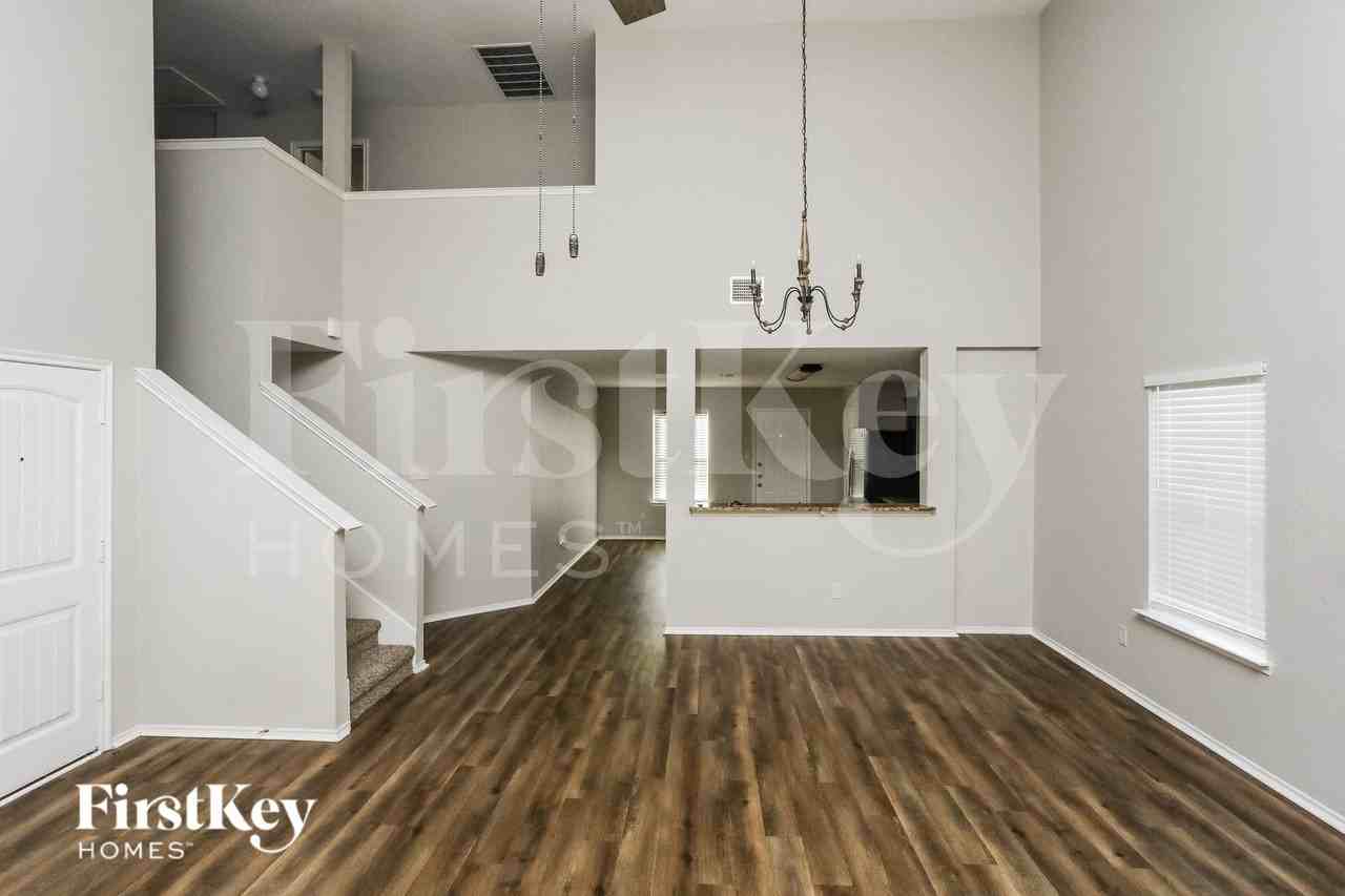 2812 Aberdeen Rd - Photo 3 of 15