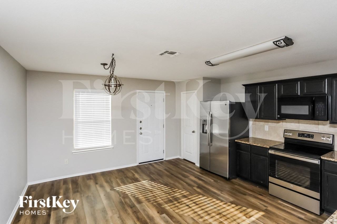 2812 Aberdeen Rd - Photo 4 of 15