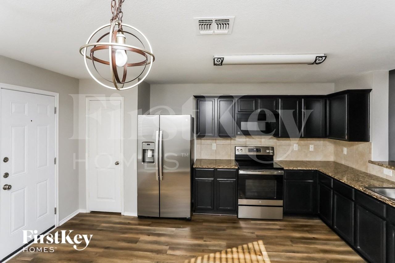 2812 Aberdeen Rd - Photo 5 of 15