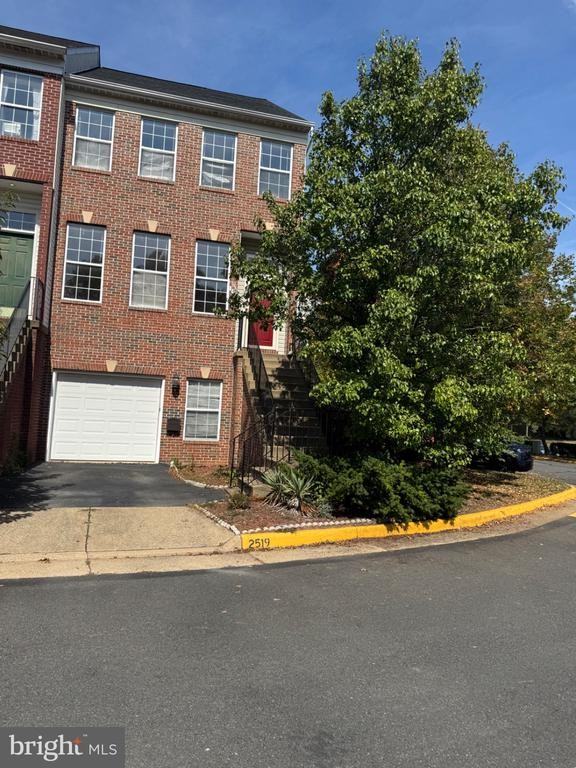 2519 James Monroe Cir - Photo 3 of 50