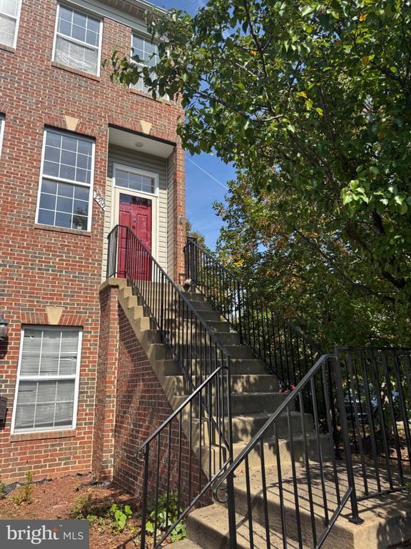 2519 James Monroe Cir - Photo 4 of 50