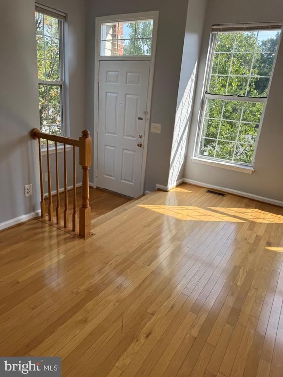 2519 James Monroe Cir - Photo 5 of 50