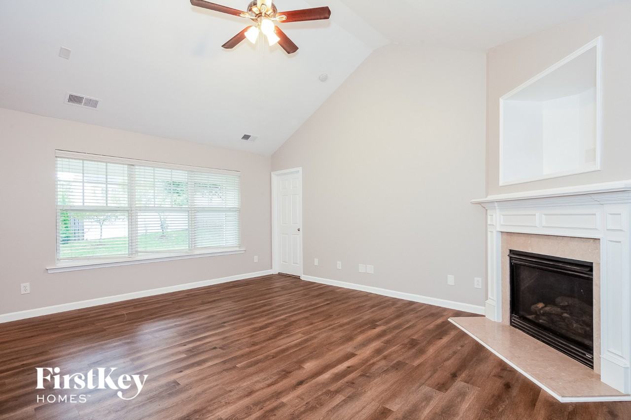 2021 Sugarbush Dr - Photo 3 of 15