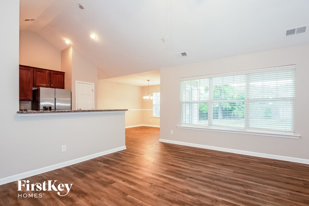 2021 Sugarbush Dr - Photo 4 of 15