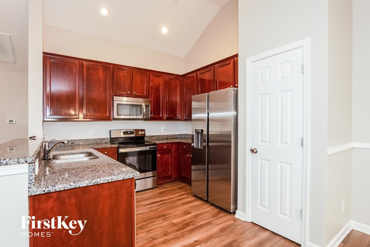 2021 Sugarbush Dr - Photo 6 of 15
