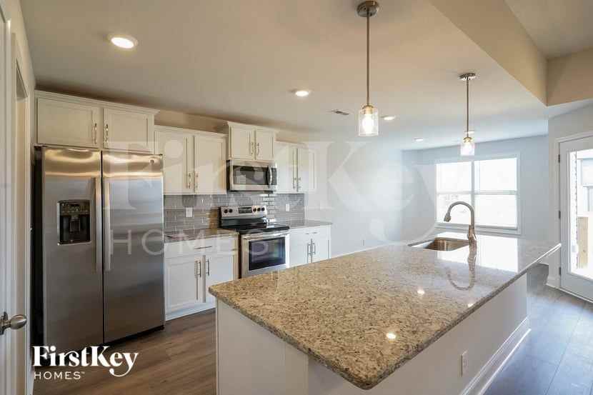 1018 Creek Way - Photo 5 of 15