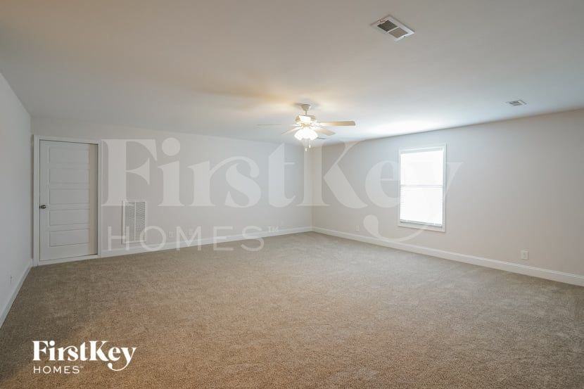 1018 Creek Way - Photo 6 of 15