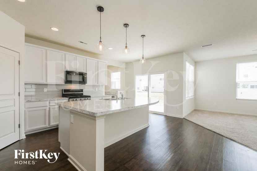 1343 Sunset Blvd - Photo 4 of 15