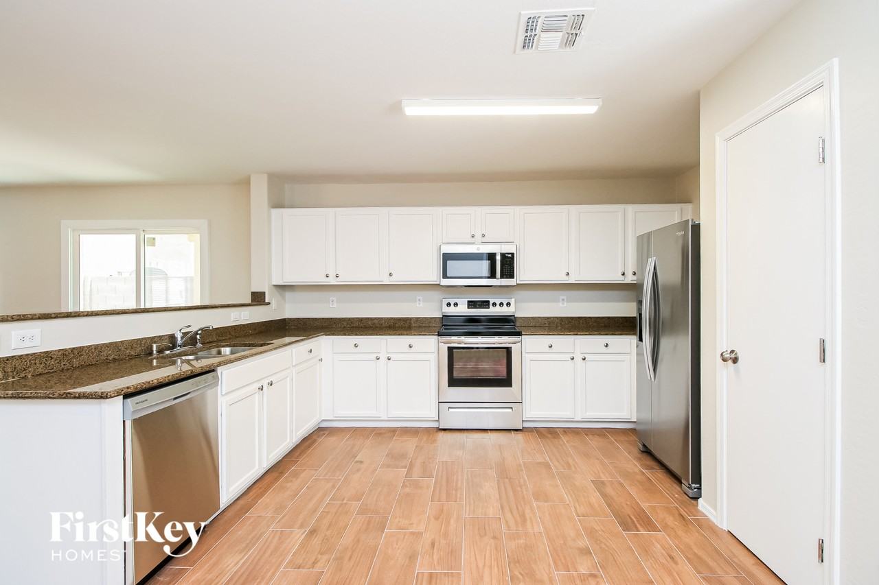 2457 E Meadow Creek Way - Photo 4 of 15