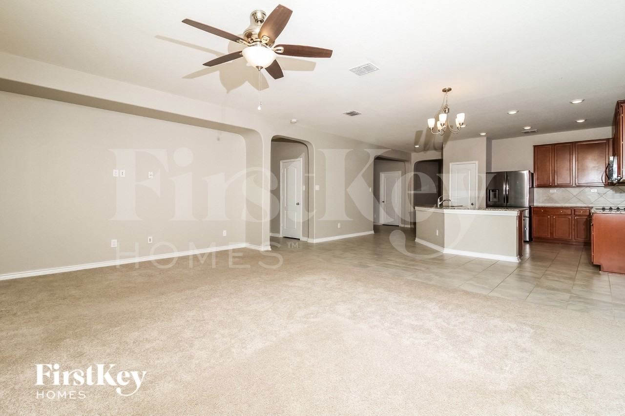 4528 Klein Mdws - Photo 3 of 17