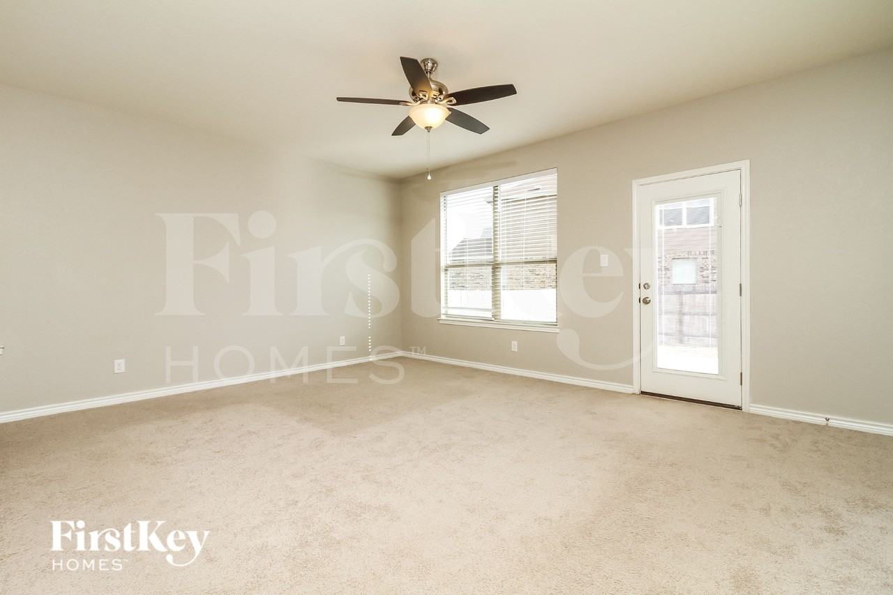 4528 Klein Mdws - Photo 4 of 17
