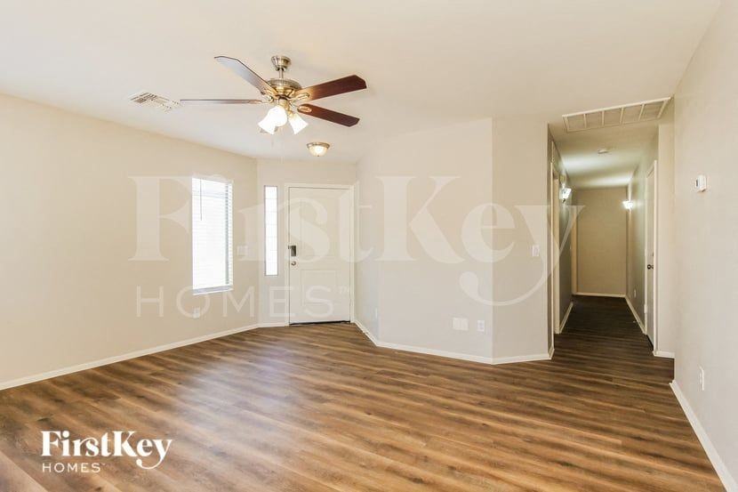 23668 W Parkway Dr - Photo 2 of 16