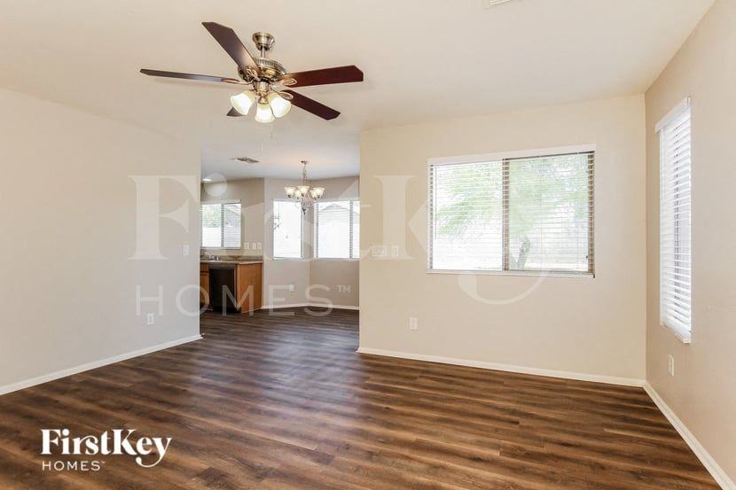 23668 W Parkway Dr - Photo 3 of 16