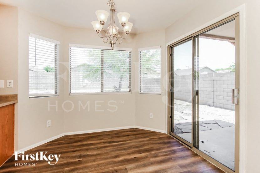 23668 W Parkway Dr - Photo 5 of 16