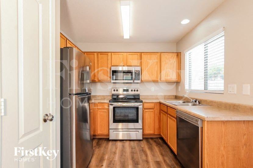 23668 W Parkway Dr - Photo 6 of 16