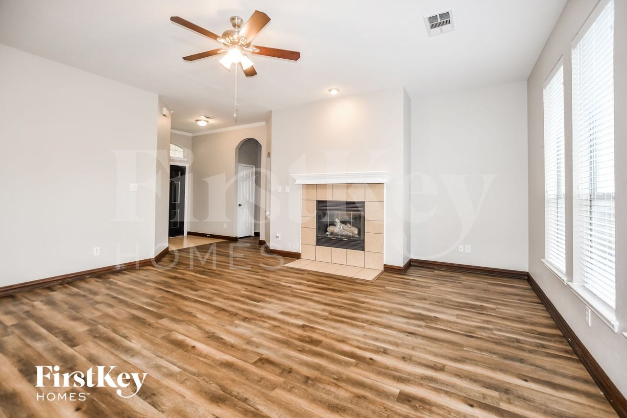 7518 Maplewood Dr - Photo 4 of 16