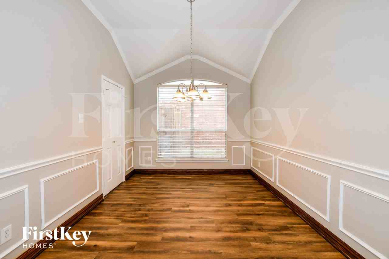 7518 Maplewood Dr - Photo 5 of 16