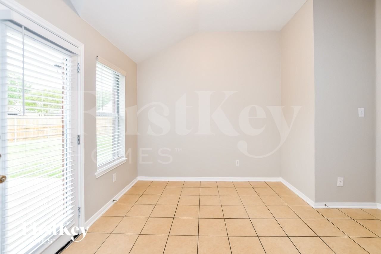 7518 Maplewood Dr - Photo 6 of 16