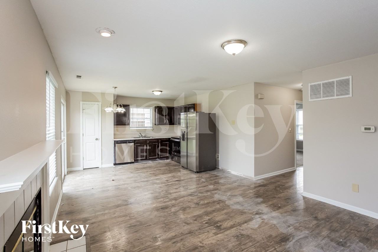 6075 Bannister Ct - Photo 4 of 15