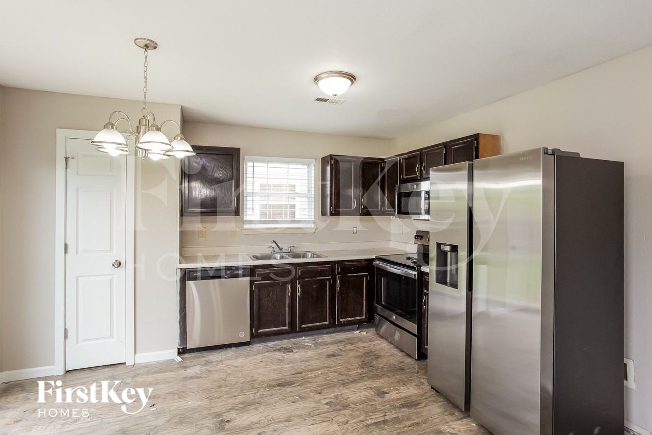 6075 Bannister Ct - Photo 5 of 15