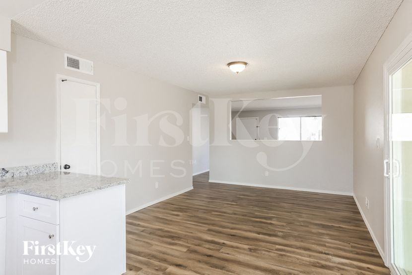 4431 W Sierra St - Photo 4 of 15