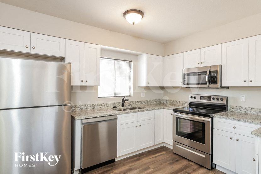 4431 W Sierra St - Photo 6 of 15