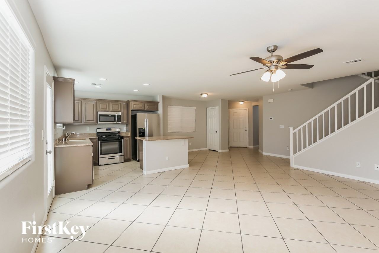 5714 Winter Cherry St - Photo 5 of 15