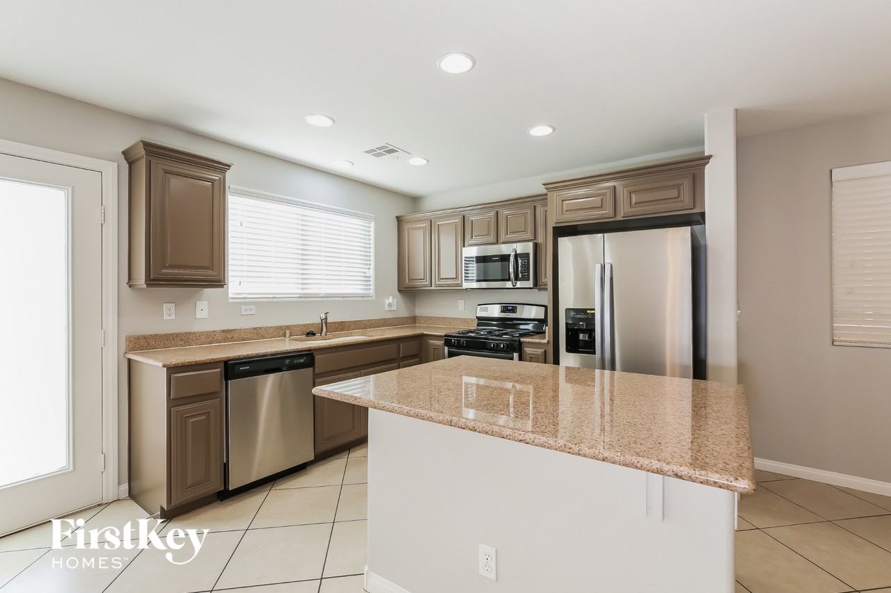 5714 Winter Cherry St - Photo 6 of 15