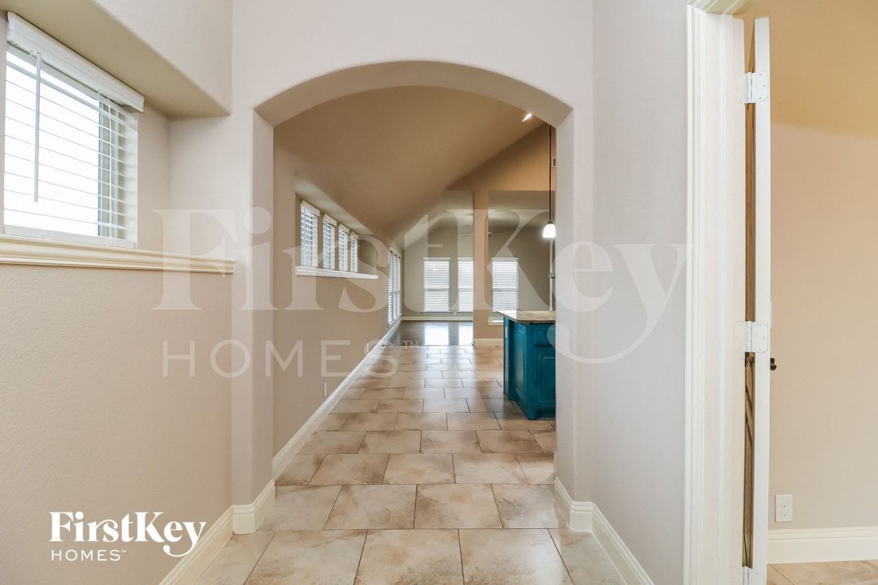 1121 Marigold Dr - Photo 2 of 15