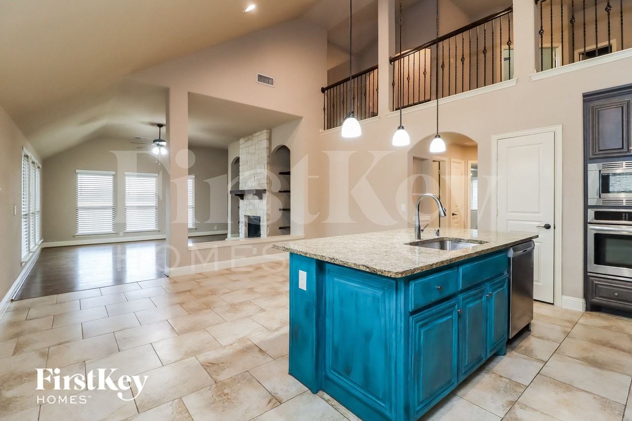 1121 Marigold Dr - Photo 6 of 15