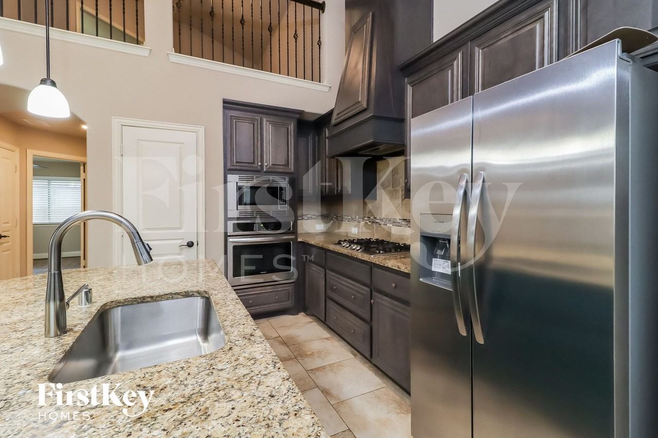 1121 Marigold Dr - Photo 7 of 15